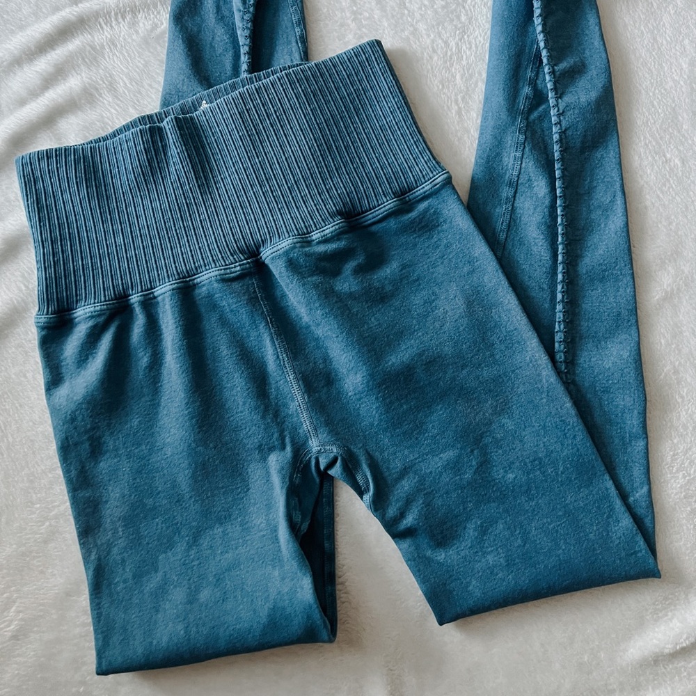 (SOLD ON INSTA) FREE PEOPLE MOVEMENT GOOD KARMA 7/8 LEGGINGS